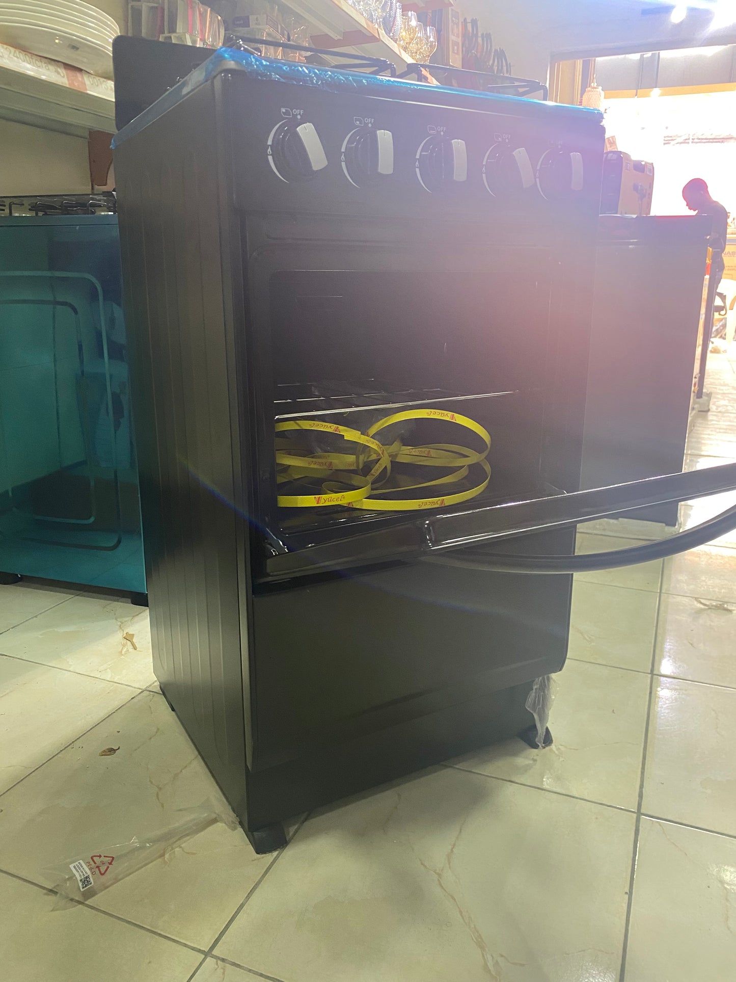 Moderne Modele Moyen YUCEL Cuisinière - Gaz 4 Feux - Noir - 6 Mois De Garantie