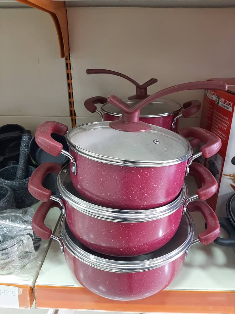 Ensemble de Casseroles en Granite vue de face