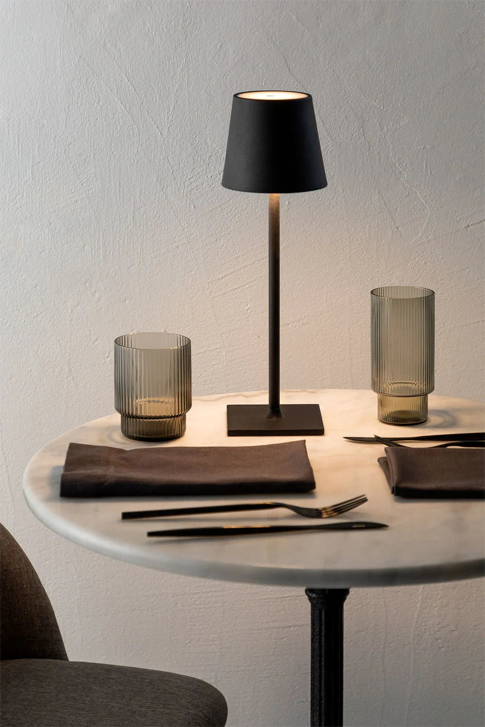 Lampe Veilleuse Tactile sur la table