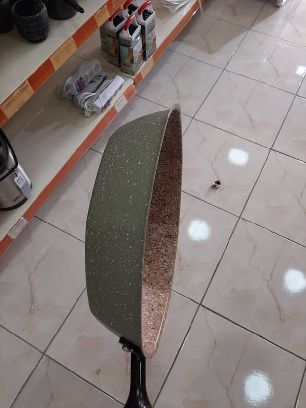 Poêle en Granite Verte Forme Pentagone vue de profil
