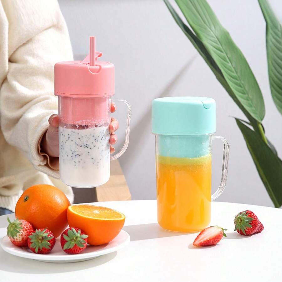 Tasse Mixeur à Jus avec Paille vue de face