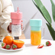 Tasse Mixeur à Jus avec Paille vue de face